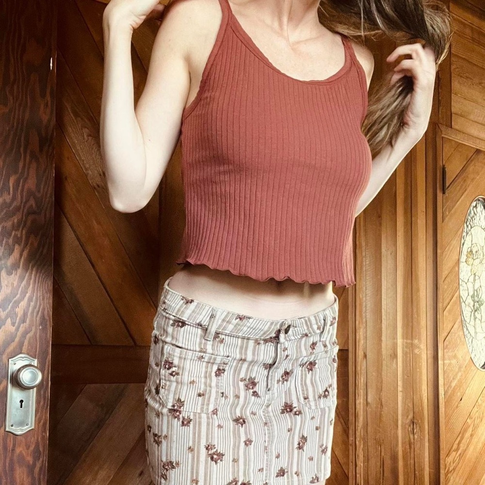 Lettuce hem ribbed spaghetti strap tank top